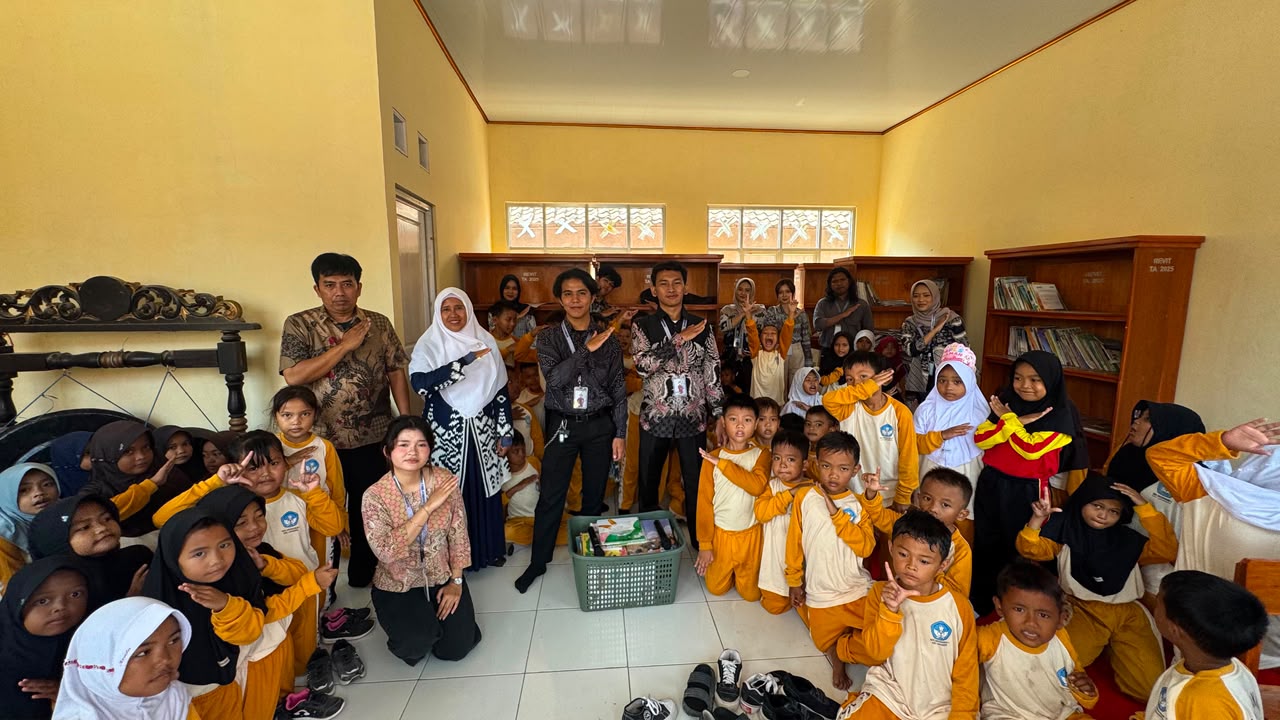Literasi Berdaya: Menumbuhkan Minat Baca dan Kreativitas Siswa di SDN Jayamakmur 1 dan MI Nurul Falah